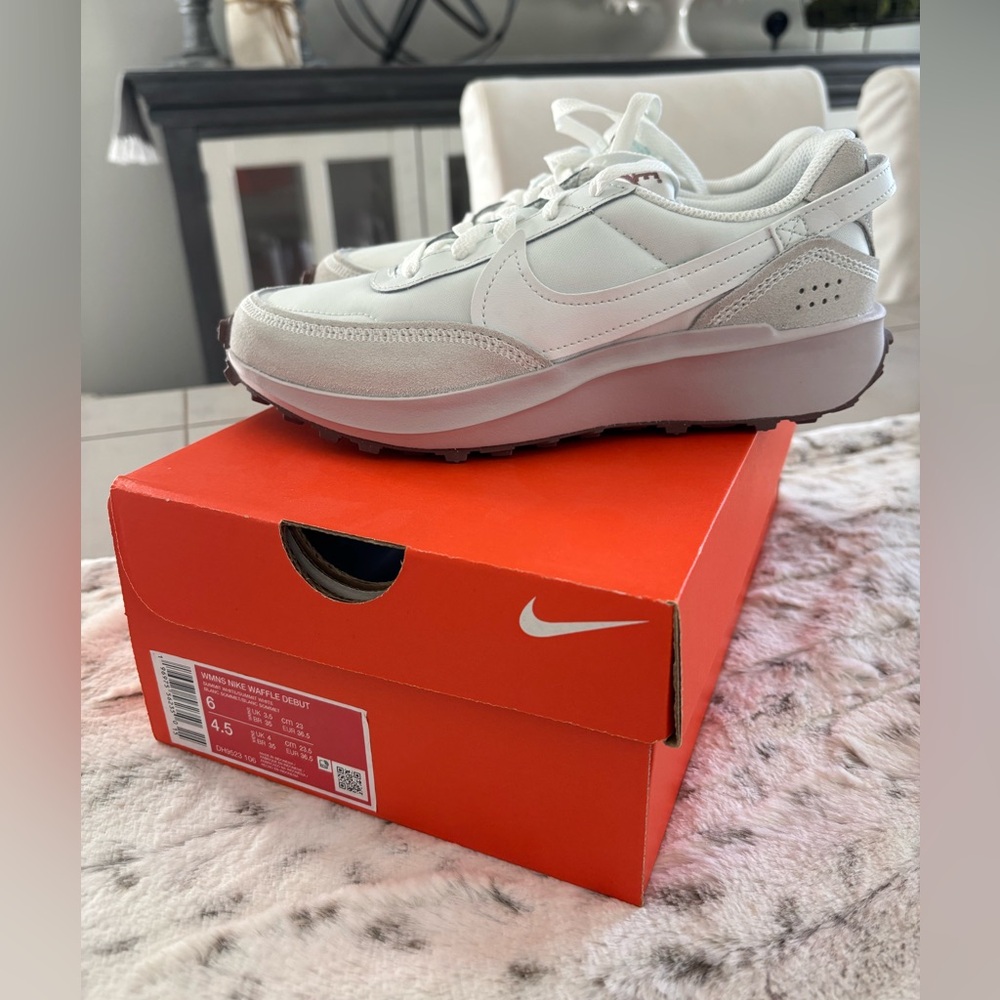 Nike Light Gray/Lavendar BRAND NEW sneakers